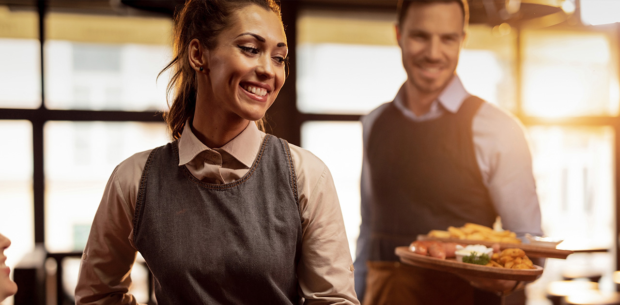 Was macht ein:e Restaurantfachfrau:mann? Was macht ein:e Restaurantfachfrau:mann?